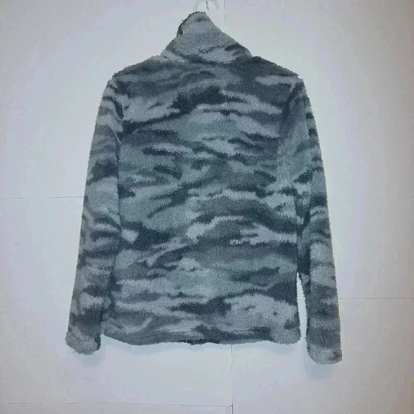 Cozy Sherpa Womens camouflage print Fleece Zip Up.  Size Small - Picture 2 of 4